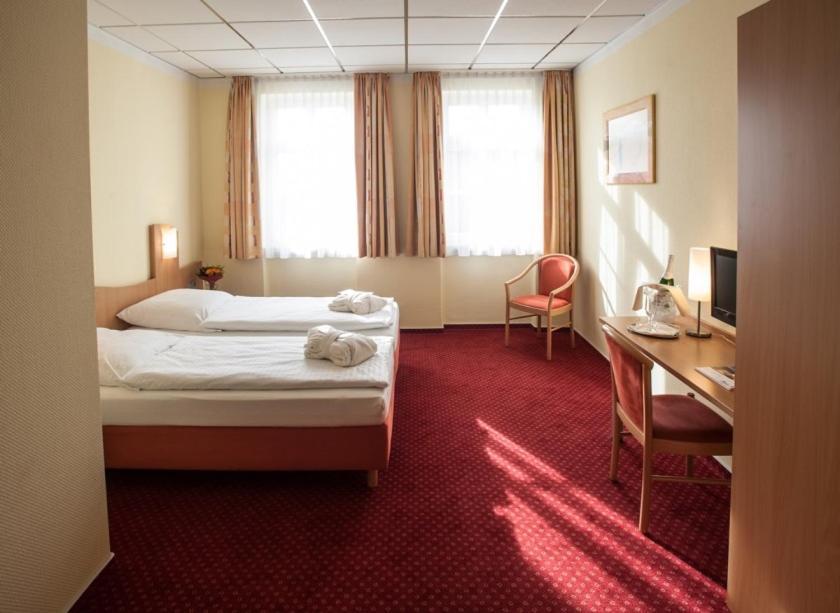 Johanniterhotel Nieder Weisel Εξωτερικό φωτογραφία